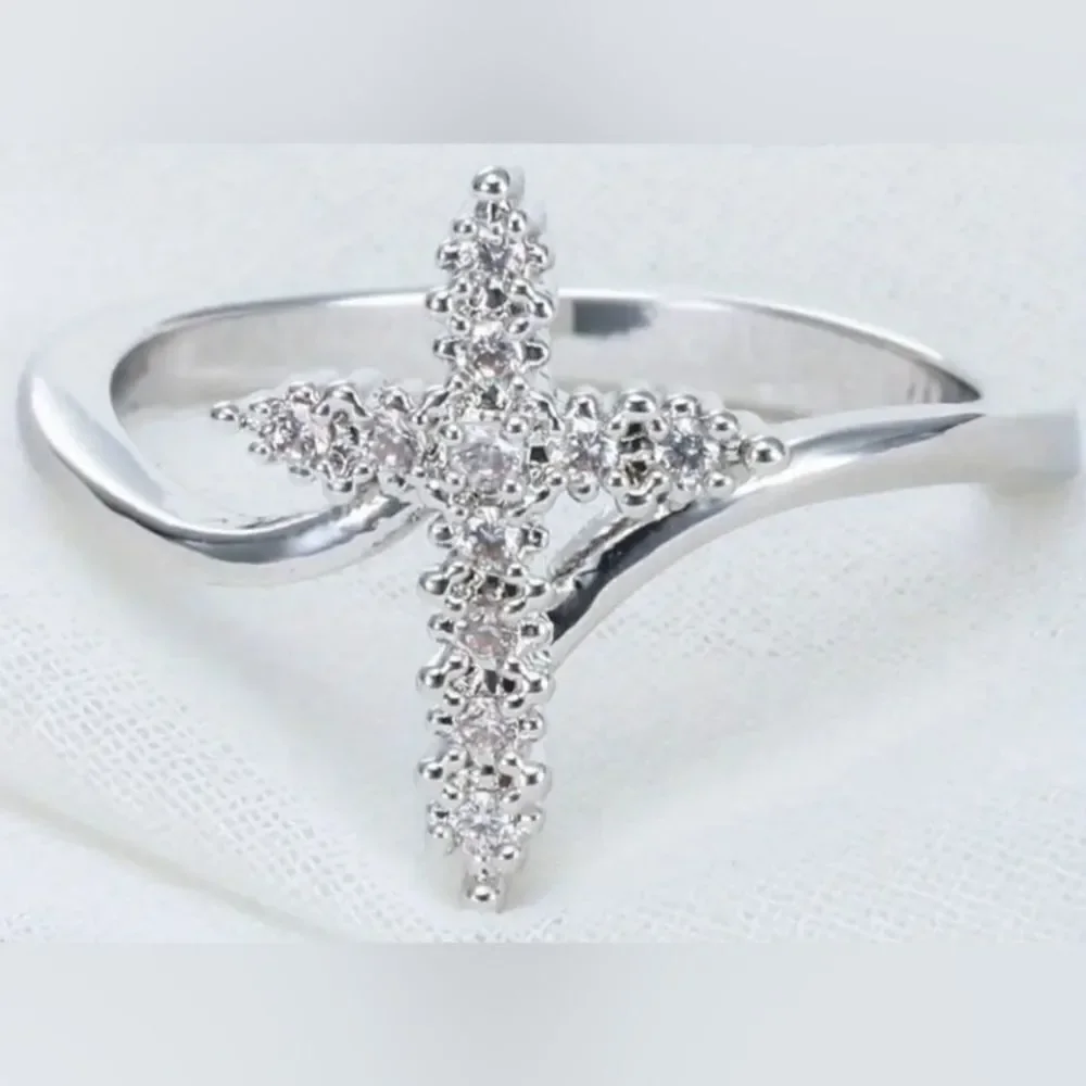 925 Sterling Silver Sparkling diamond Cross Design ring sz 7